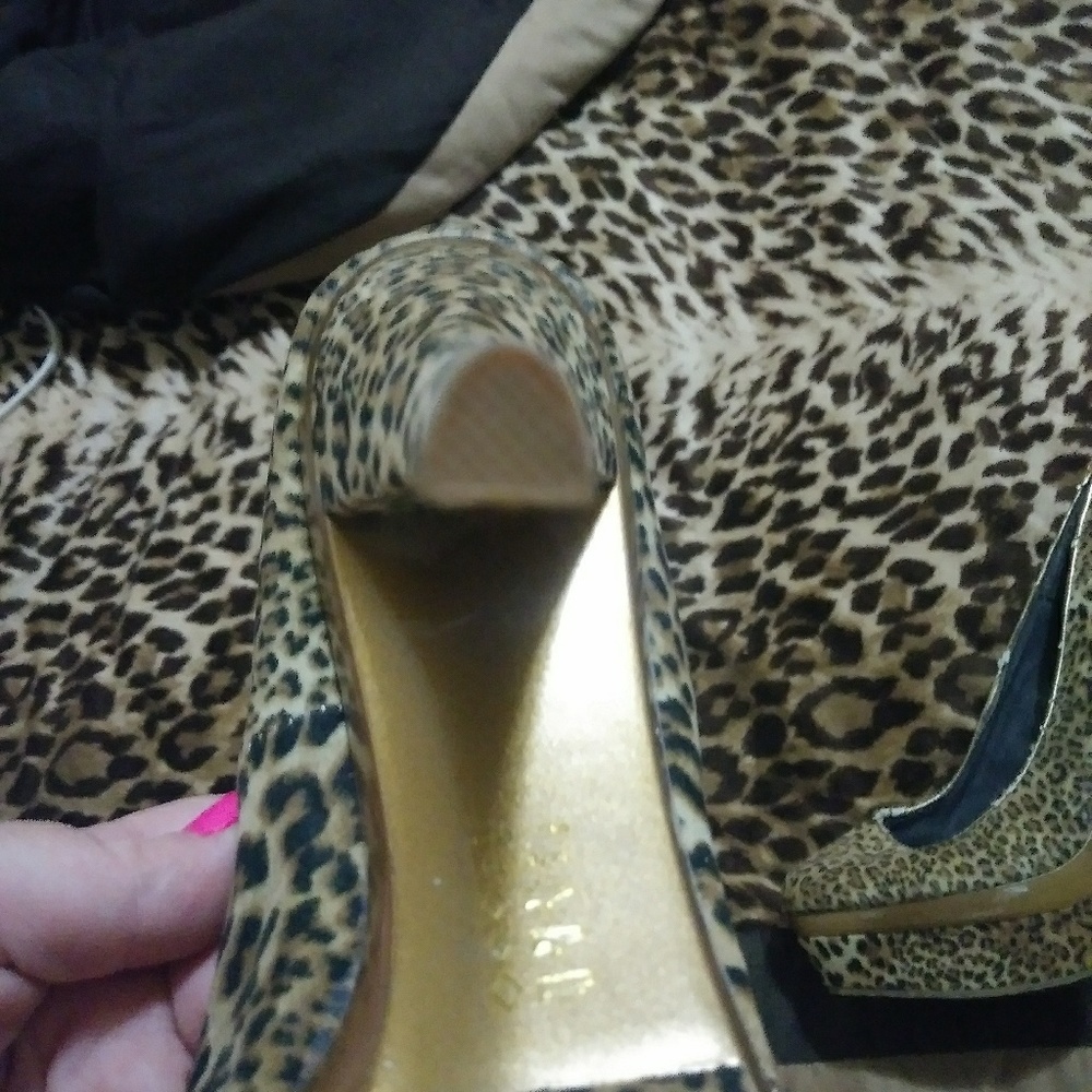 Heels - Picture 3 of 4